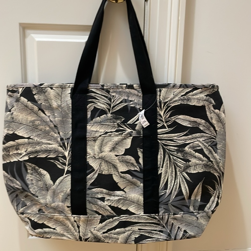 NWT ON Large oversize tote - Black tropical fern; partial zip - market; beach